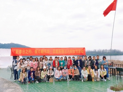 瓦力游戏科技发展“赴春日之约，绽巾帼青春”三八妇女节活动
